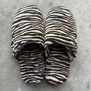 Vionic mule slippers with fur, leopard print